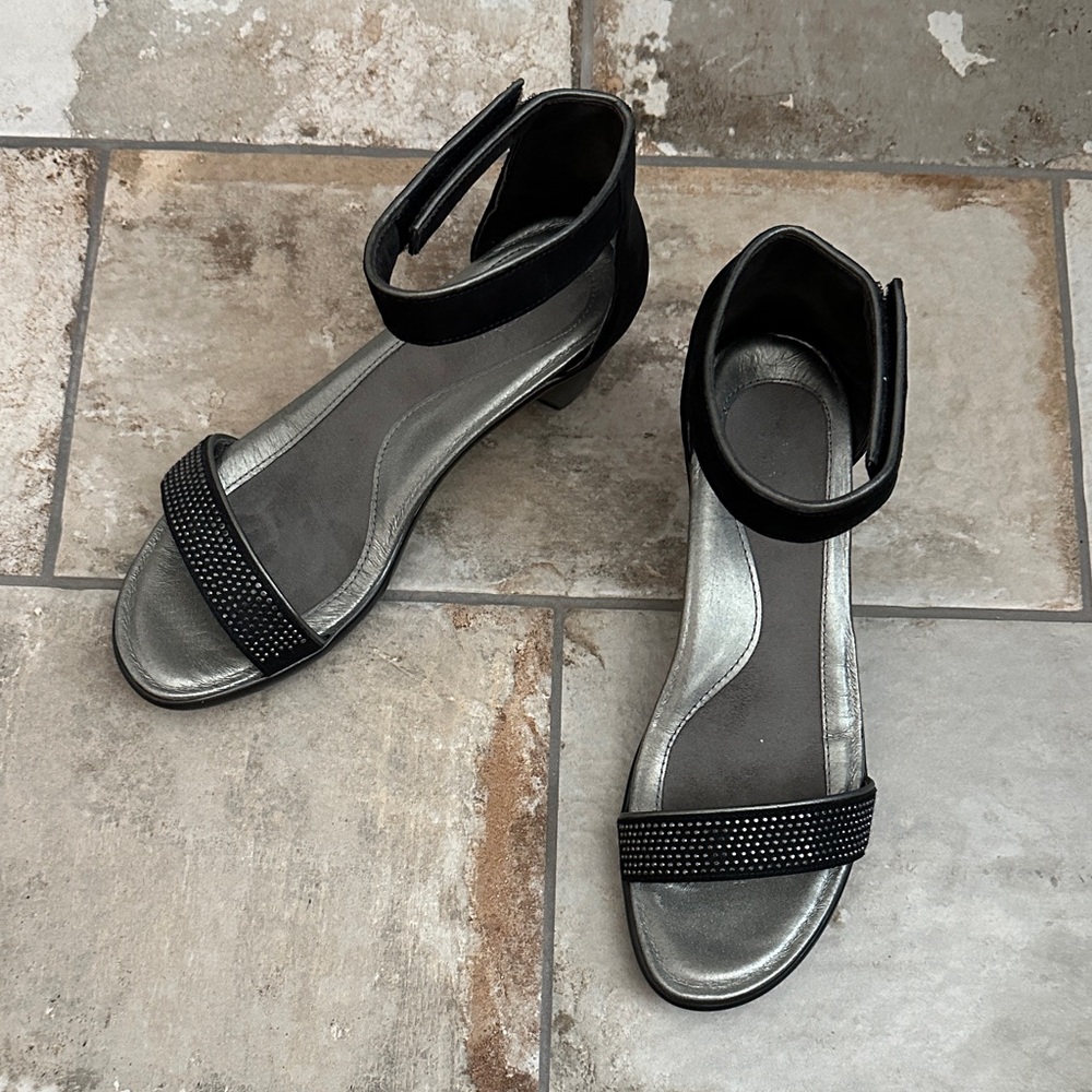 NAOT Black Leather w/ Sparkling Toe Strap Heeled Sandal Size 38